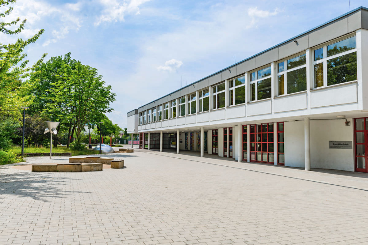 Schulhof Ernst-Abbe Schule